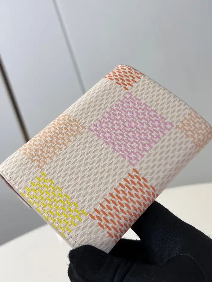 LV Wallets 4206A-3485