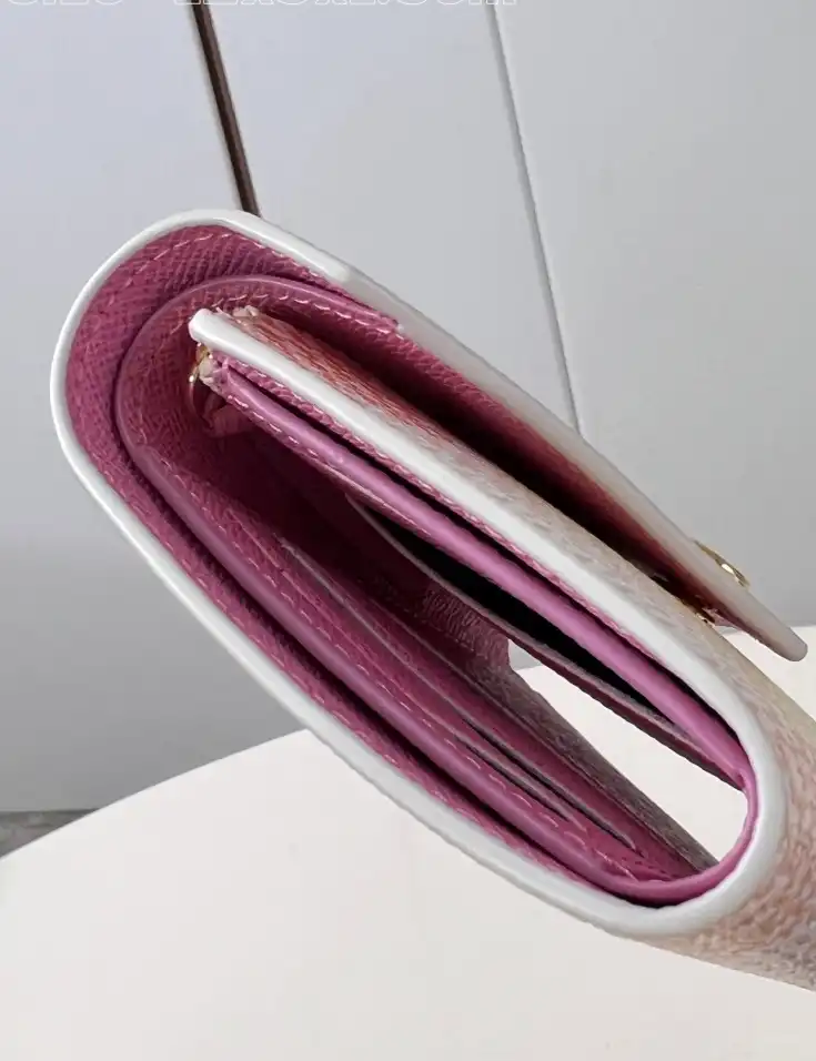 LV Wallets 4206A-3485