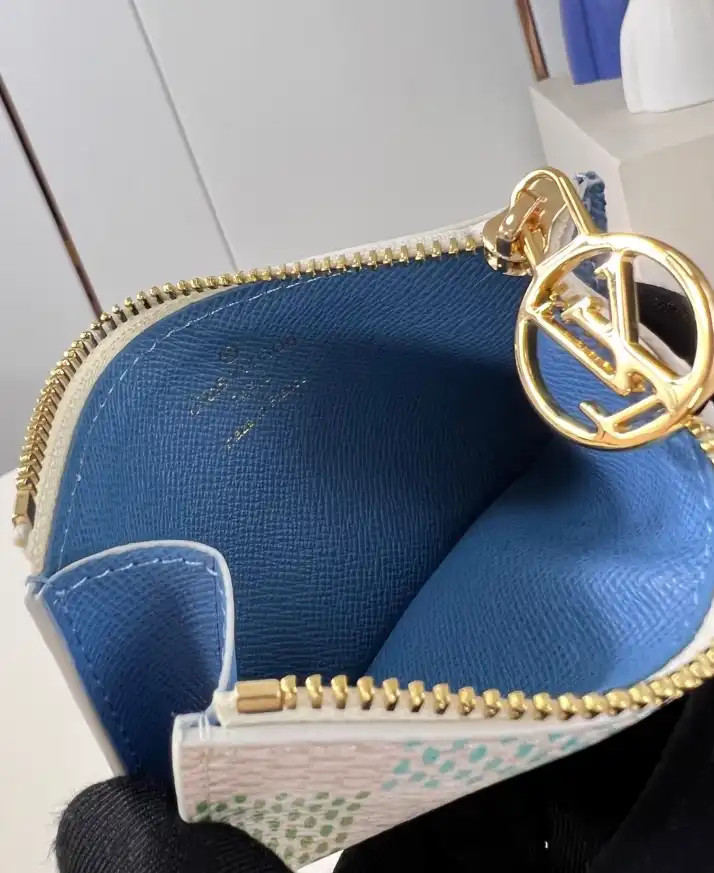 LV Wallets 4206A-3486