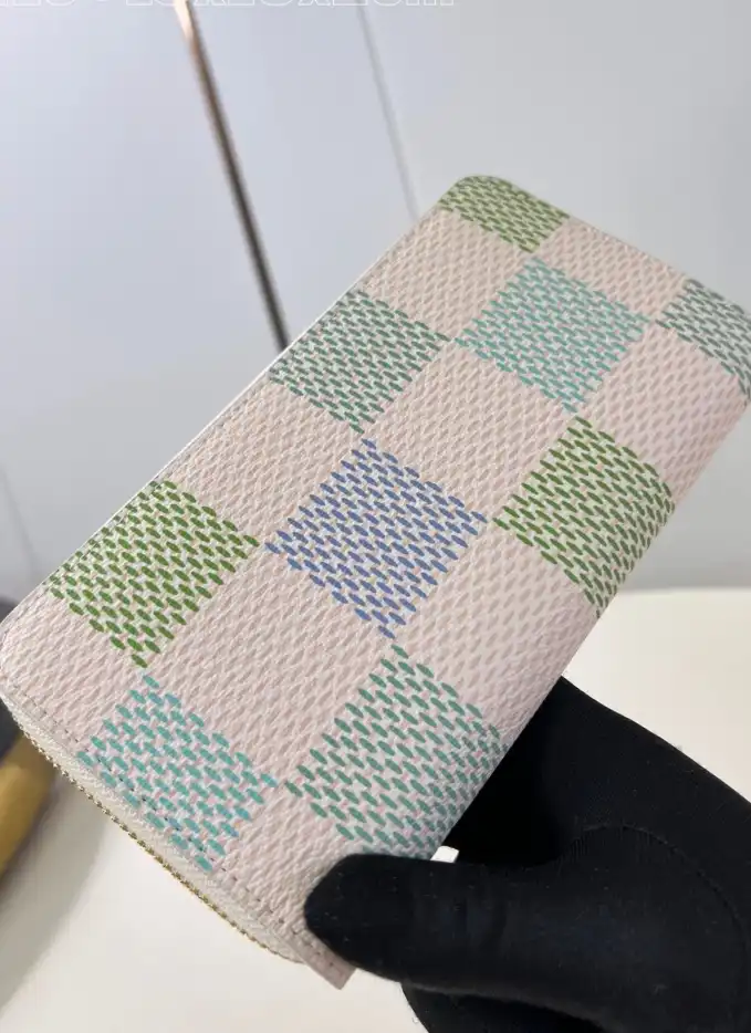 LV Wallets 4206A-3488