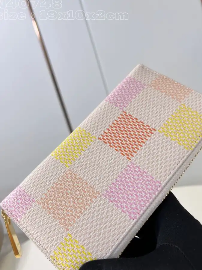 LV Wallets 4206A-3489