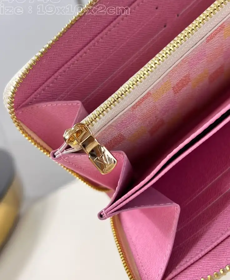 LV Wallets 4206A-3489