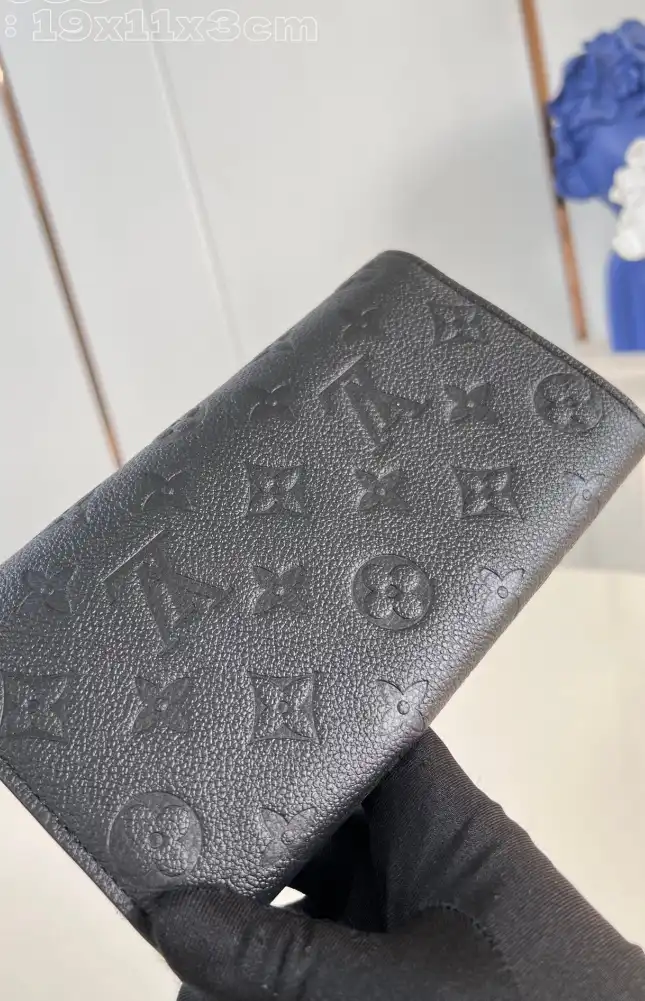 LV Wallets 4206A-3496