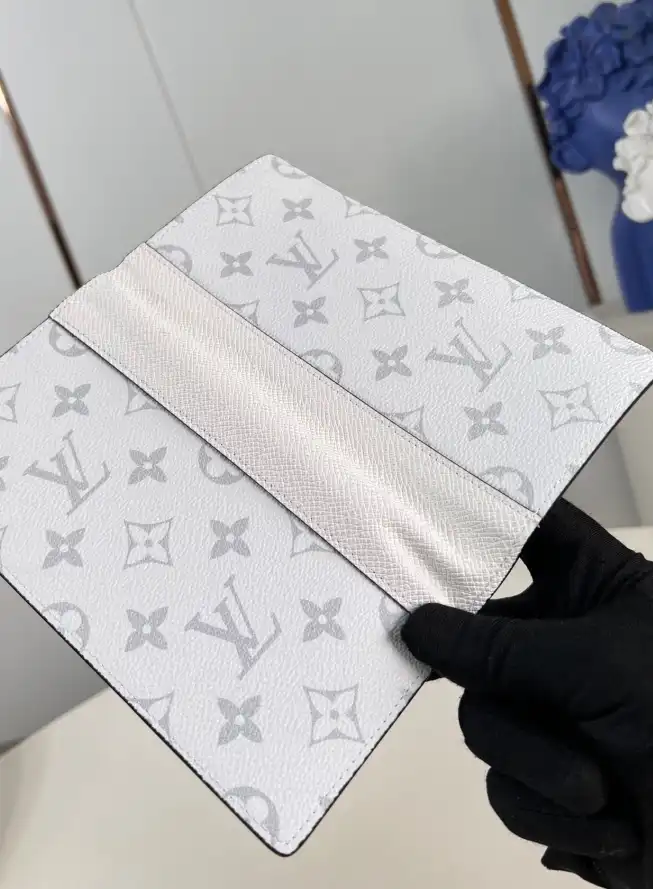 LV Wallets 4206A-3516