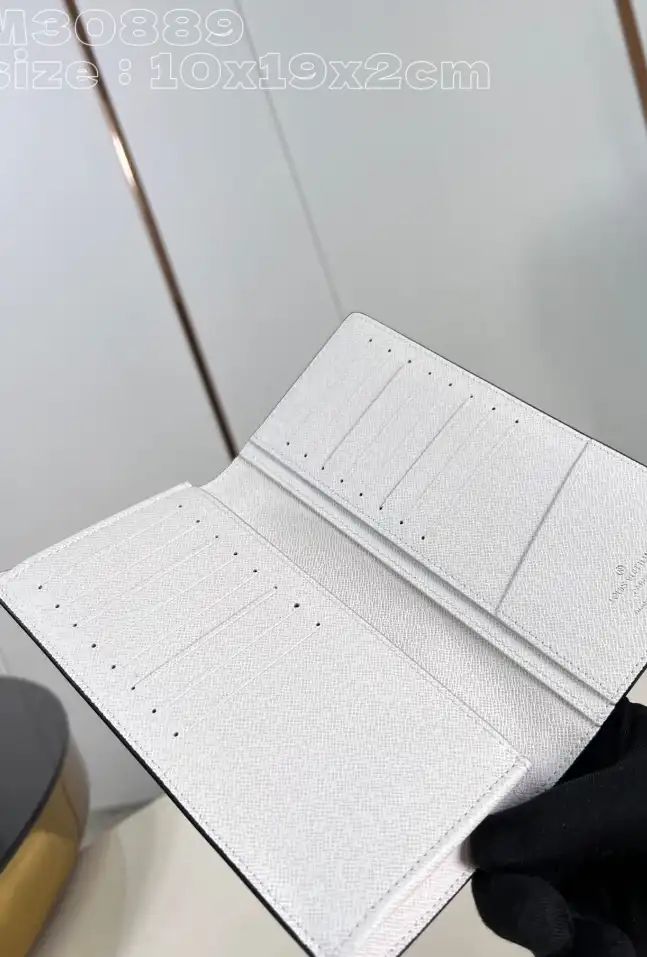 LV Wallets 4206A-3516