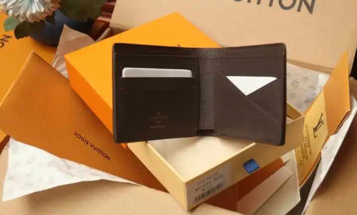 LV Wallets 4206A-4525