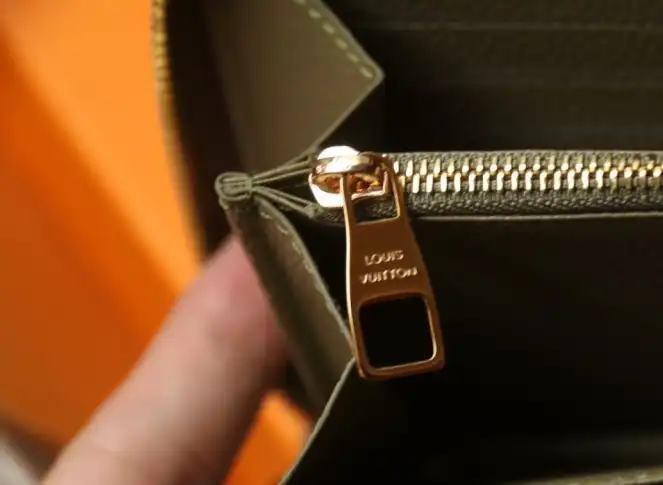 LV Wallets 4206A-4719