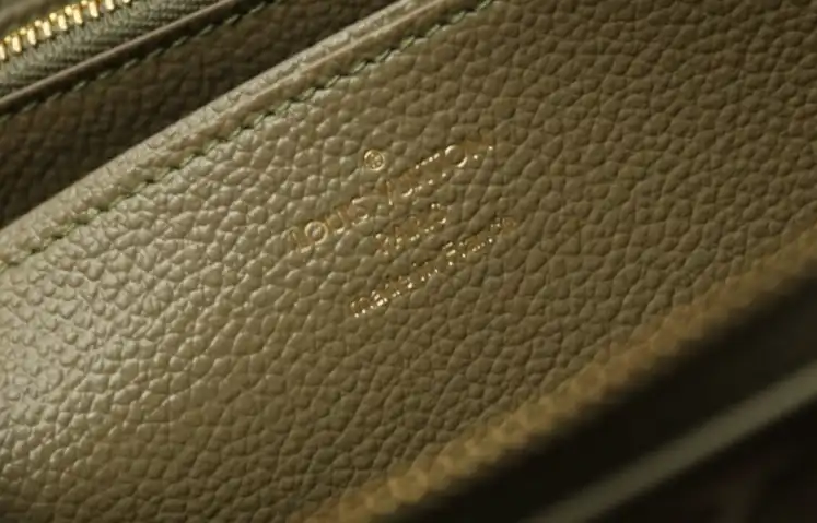 LV Wallets 4206A-4719