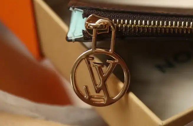 LV Wallets 4206A-4733