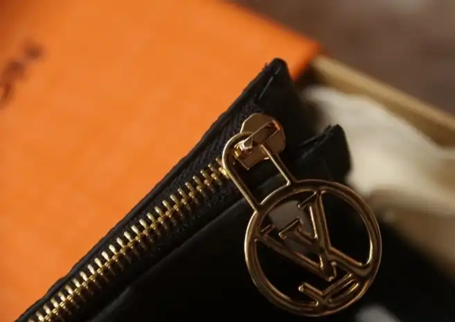 LV Wallets 4206A-4737