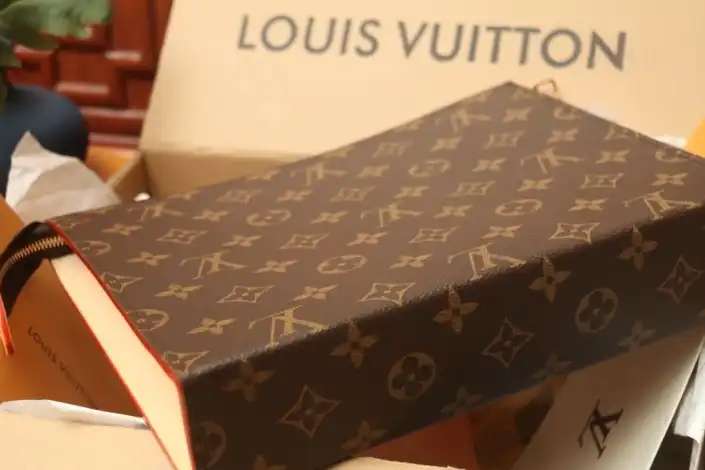 LV Wallets 4206A-4740