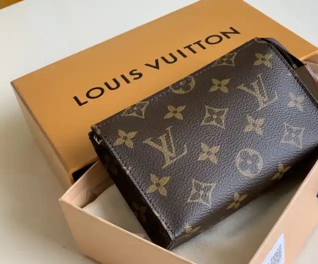 LV Wallets 4206A-5947