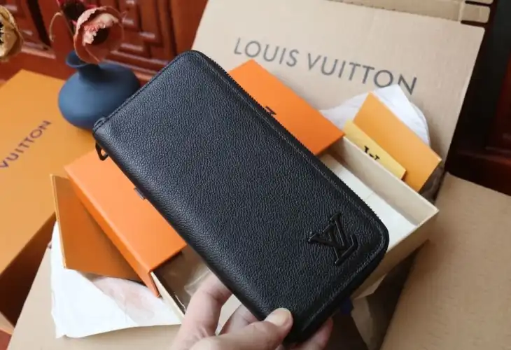 LV Wallets 4206A-6239