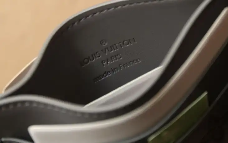 LV Wallets 4206A-6247