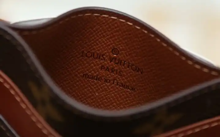 LV Wallets 4206A-6252