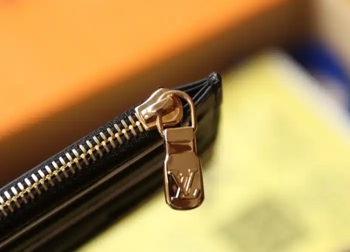 LV Wallets 4206A-6253