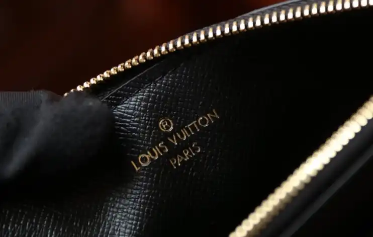 LV Wallets 4206A-6253