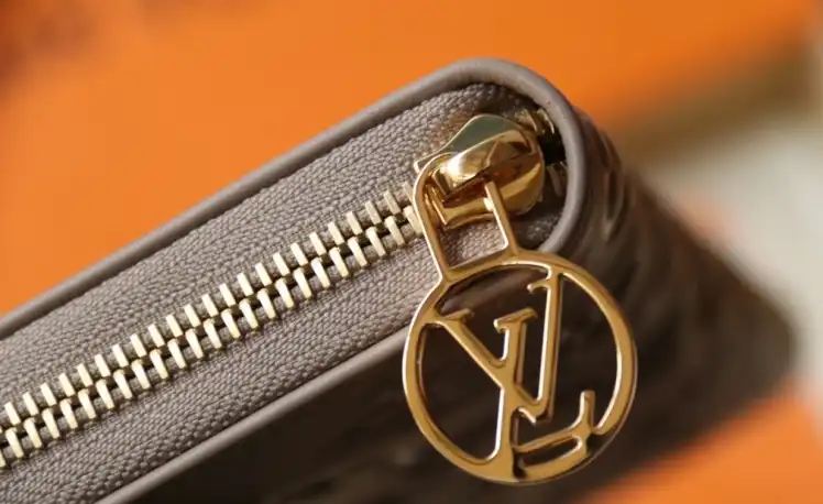 LV Wallets 4206A-6255