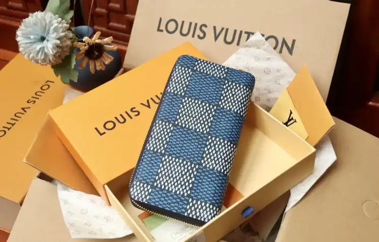 LV Wallets 4206A-6257