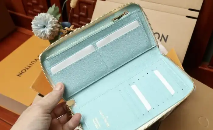LV Wallets 4206A-6258