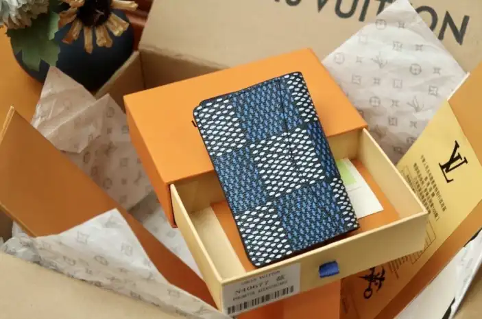 LV Wallets 4206A-6261