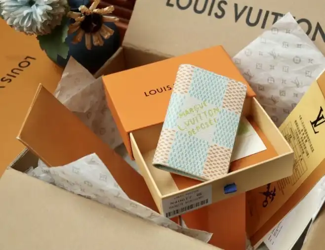 LV Wallets 4206A-6262