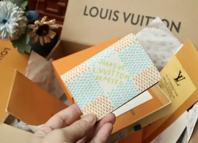 LV Wallets 4206A-6262