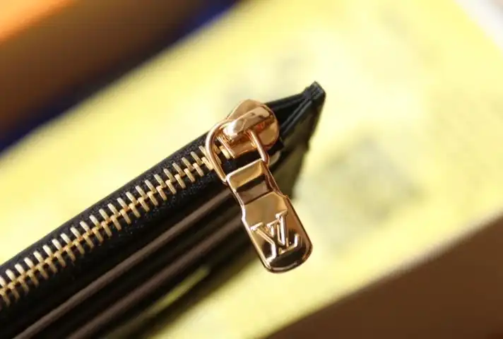 LV Wallets 4206A-6269
