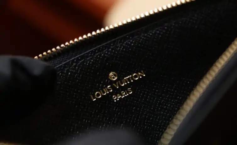 LV Wallets 4206A-6269