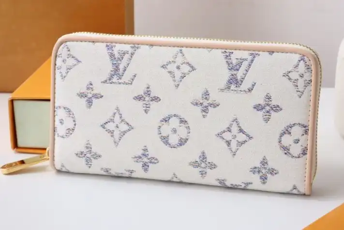 LV Wallets 4206A-6271