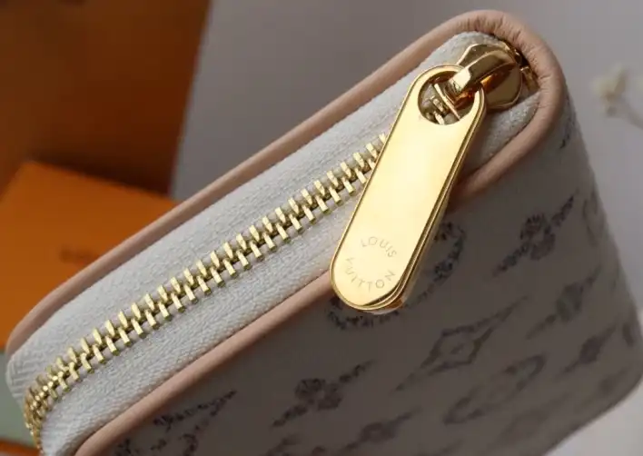 LV Wallets 4206A-6271