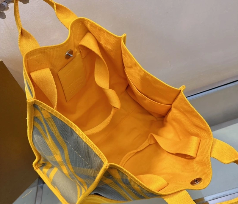 Burberry Shopping Bags 4211D-0037