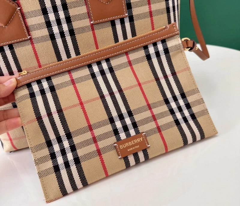 Burberry Shopping Bags 4211D-0065