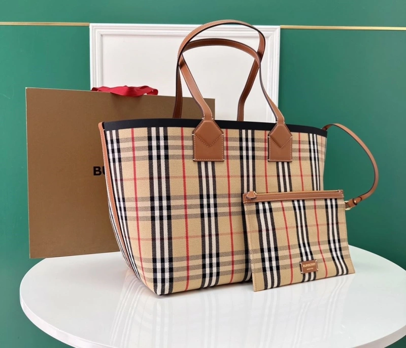 Burberry Shopping Bags 4211D-0066