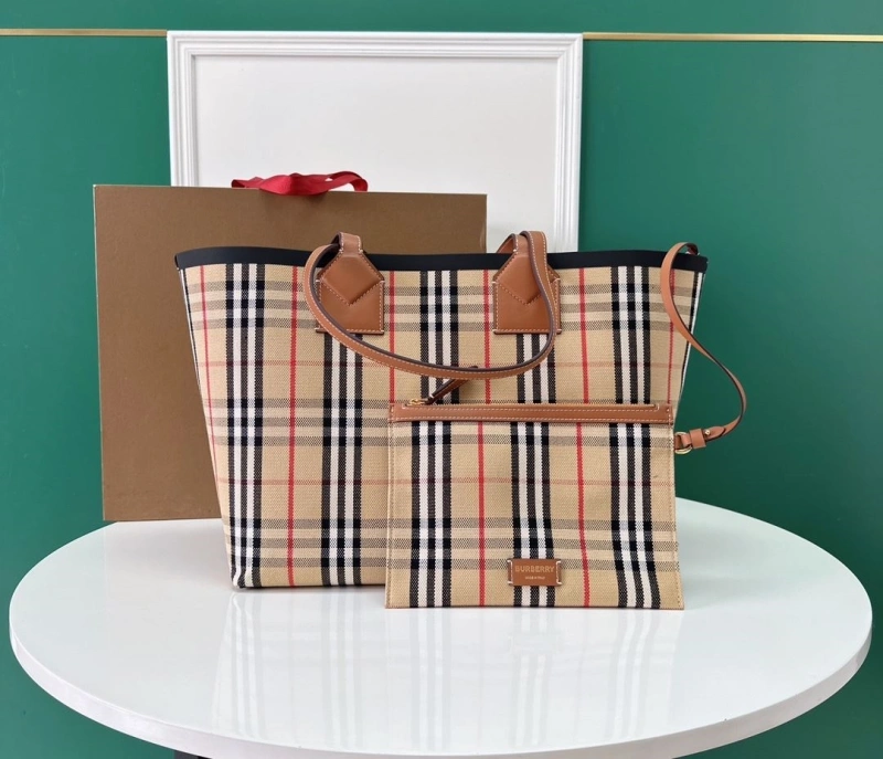 Burberry Shopping Bags 4211D-0066