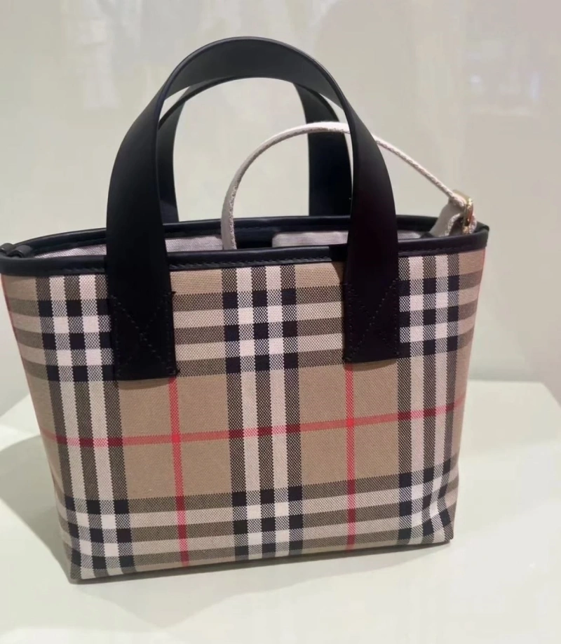 Burberry Shopping Bags 4211D-0077