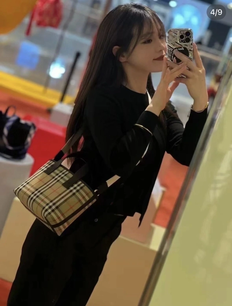 Burberry Shopping Bags 4211D-0077