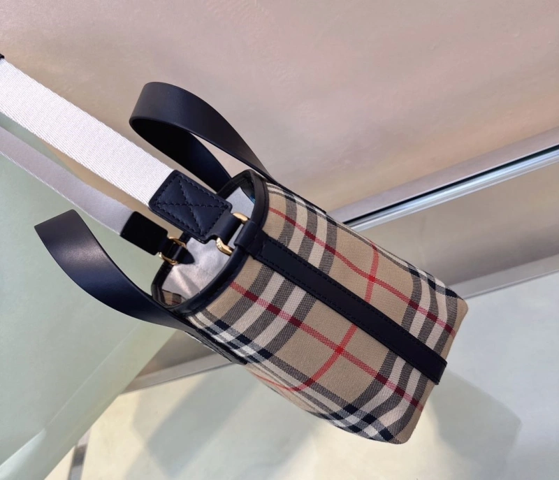 Burberry Shopping Bags 4211D-0091