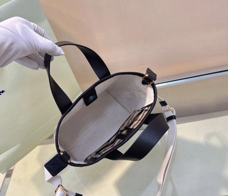 Burberry Shopping Bags 4211D-0092