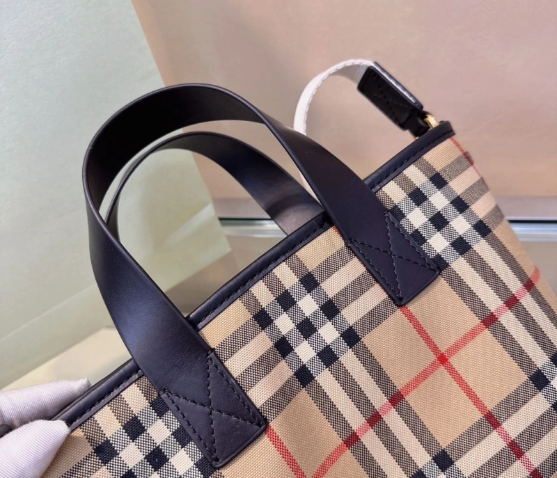 Burberry Shopping Bags 4211D-0092