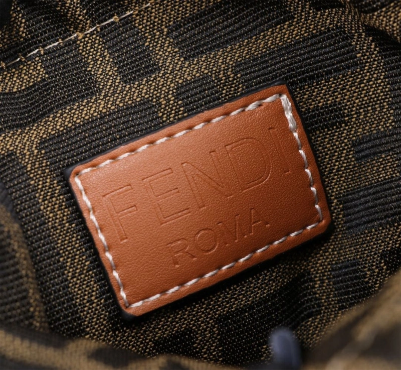 F**di bucket bags 4220-0039