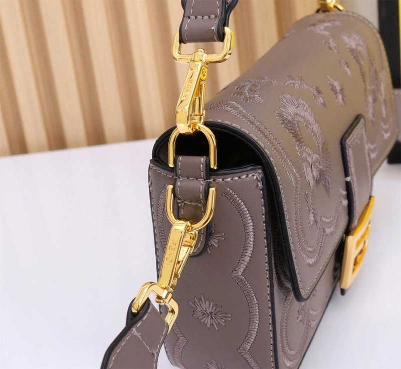 Fendi Top Handle Bags 4220-0093