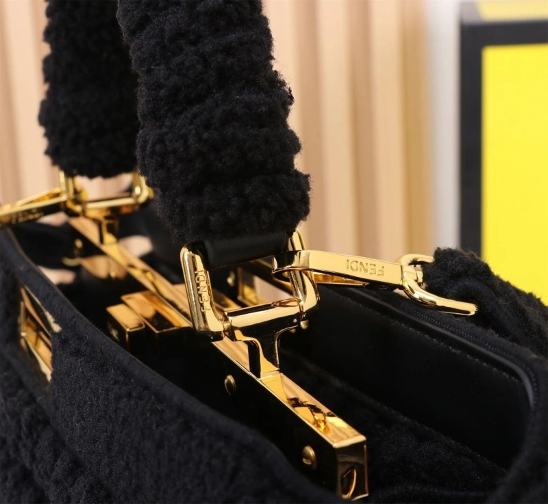 Fendi Shopping Bags 4220-0260