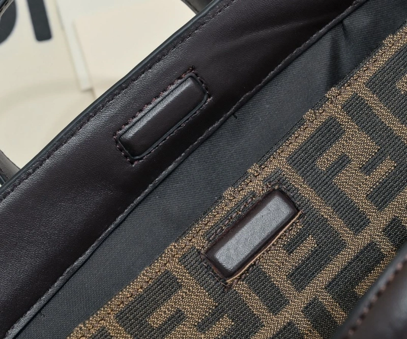 Fendi Shopping Bags 4220-0267