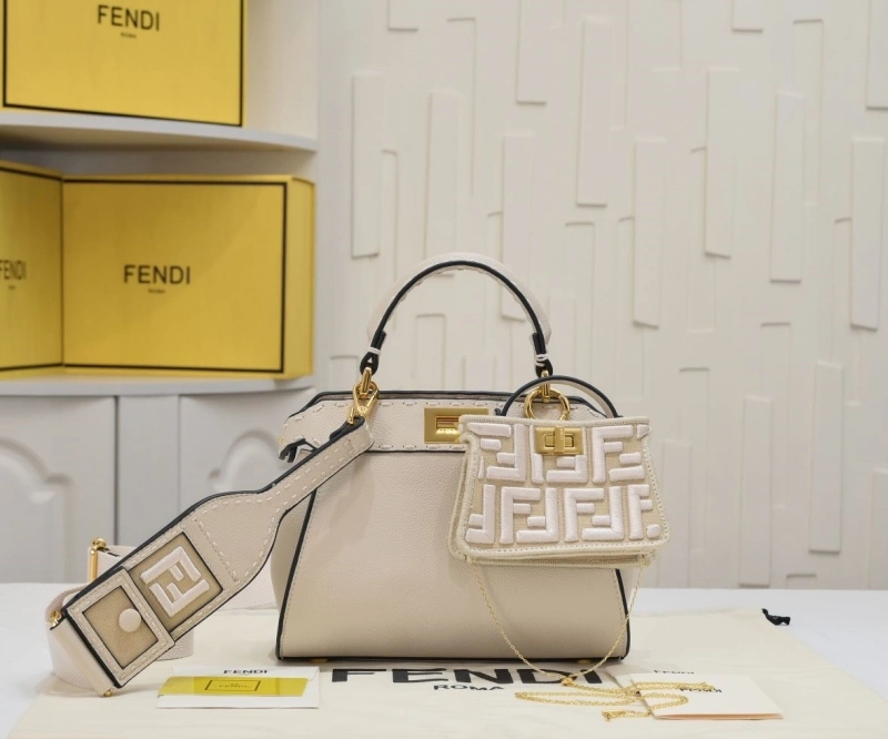 Fendi Shopping Bags 4220-0274
