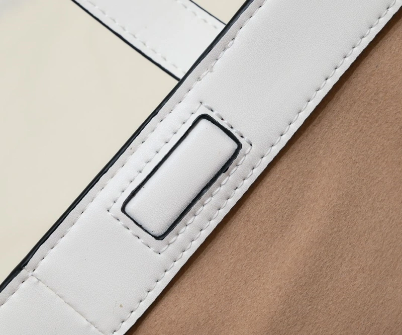 Fendi Shopping Bags 4220-0335