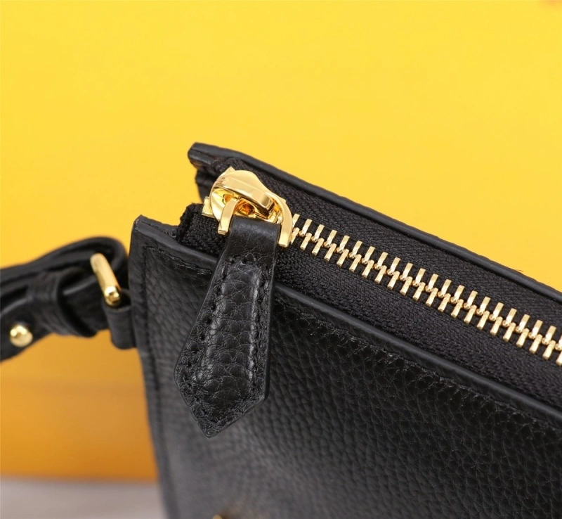 Fendi Cluth Bags 4220A-0059