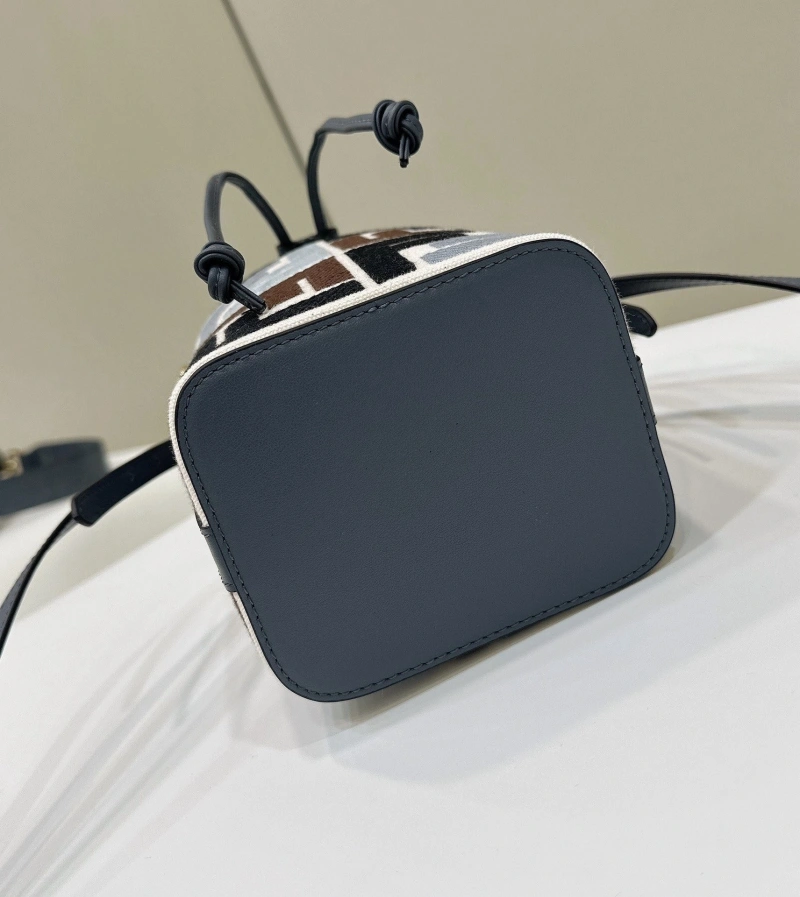 Fendi Bucket Bags 4220A-0679