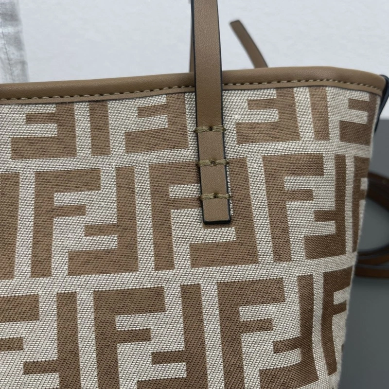 Fendi Shopping Bags 4220A-0700