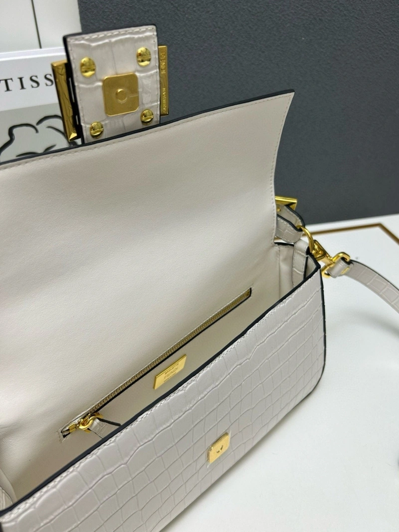 Fendi Baguette Bags 4220D-0010